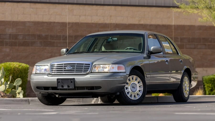 2003 Ford Crown Victoria - Image 14 of 31