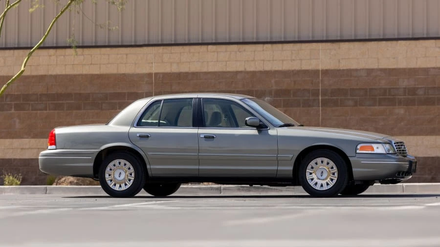 2003 Ford Crown Victoria - Image 9 of 31