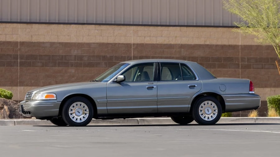 2003 Ford Crown Victoria - Image 8 of 31