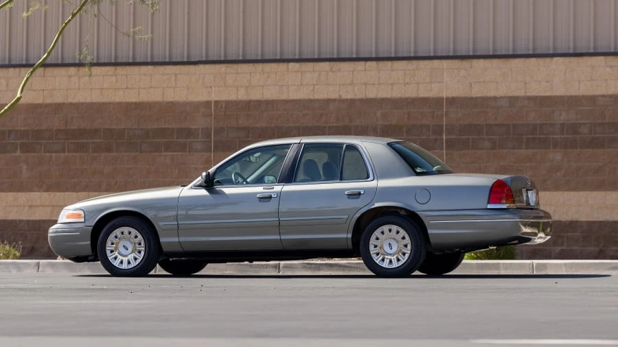 2003 Ford Crown Victoria - Image 7 of 31