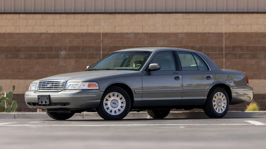 2003 Ford Crown Victoria - Image 13 of 31