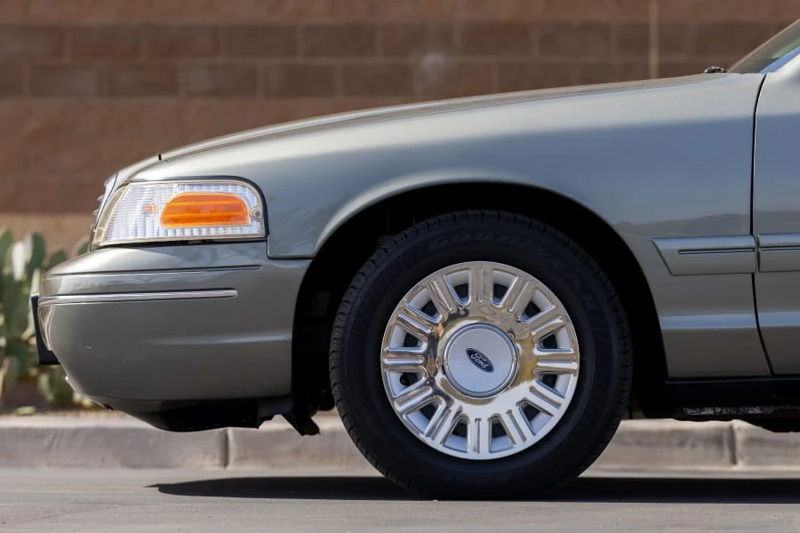 2003 Ford Crown Victoria - Image 16 of 31