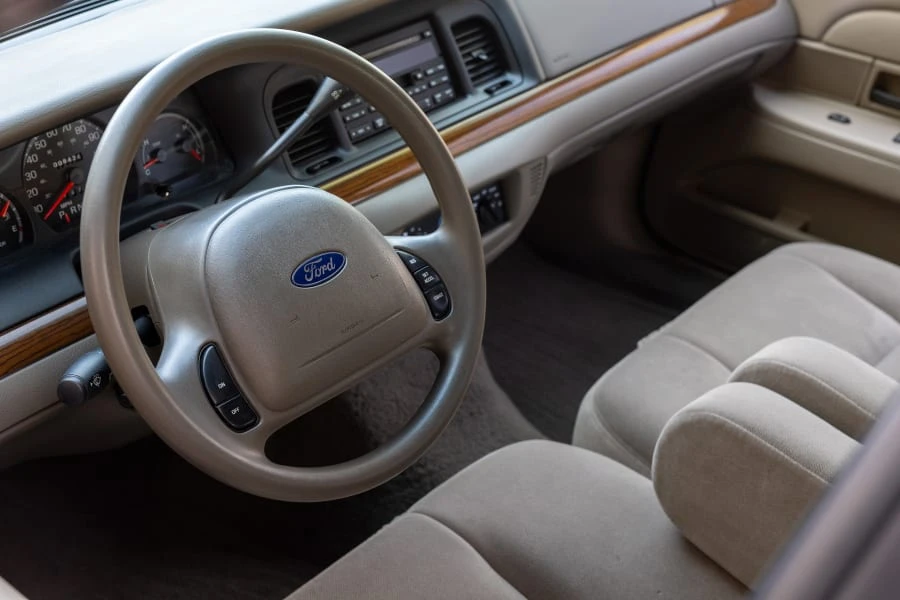 2003 Ford Crown Victoria - Image 23 of 31