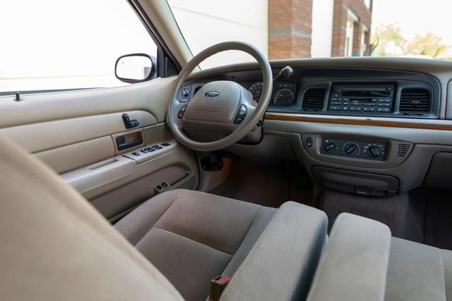 2003 Ford Crown Victoria - Image 24 of 31