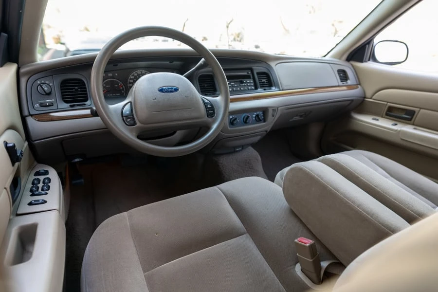 2003 Ford Crown Victoria - Image 27 of 31