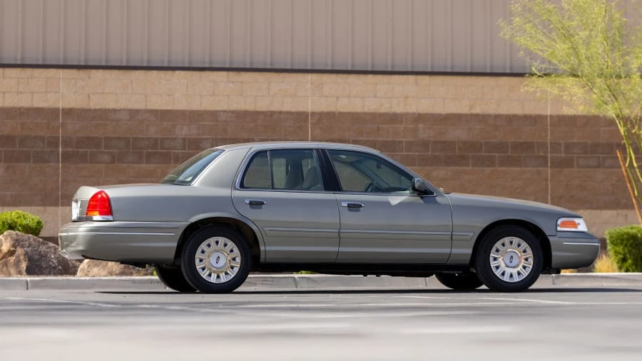 2003 Ford Crown Victoria - Image 10 of 31