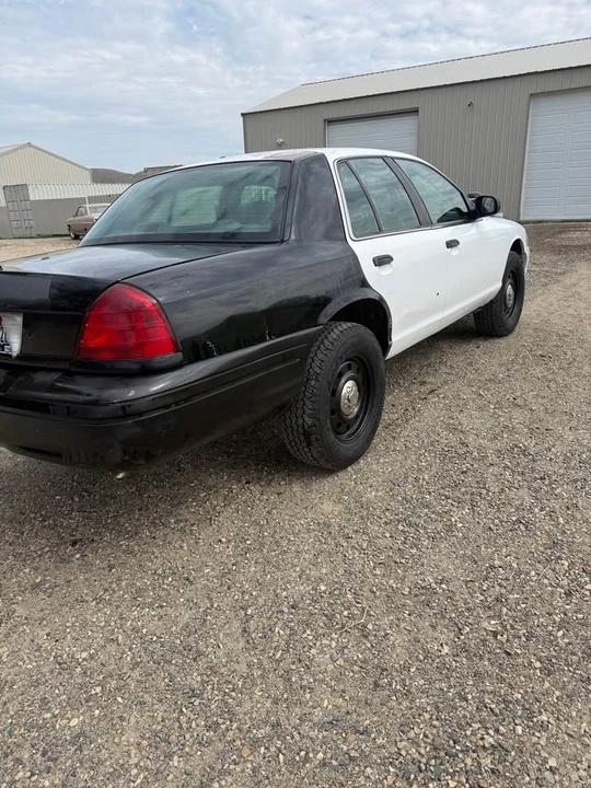 2003 Ford Crown Victoria - Image 4 of 8