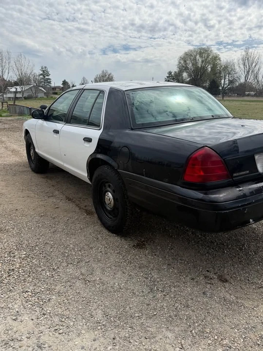 2003 Ford Crown Victoria - Image 6 of 8