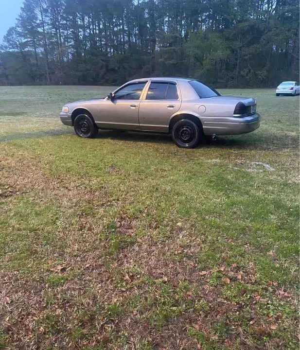 2003 Ford Crown Victoria - Image 3 of 5