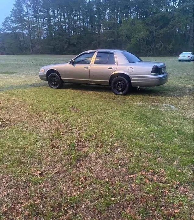 2003 Ford Crown Victoria - Image 2 of 5