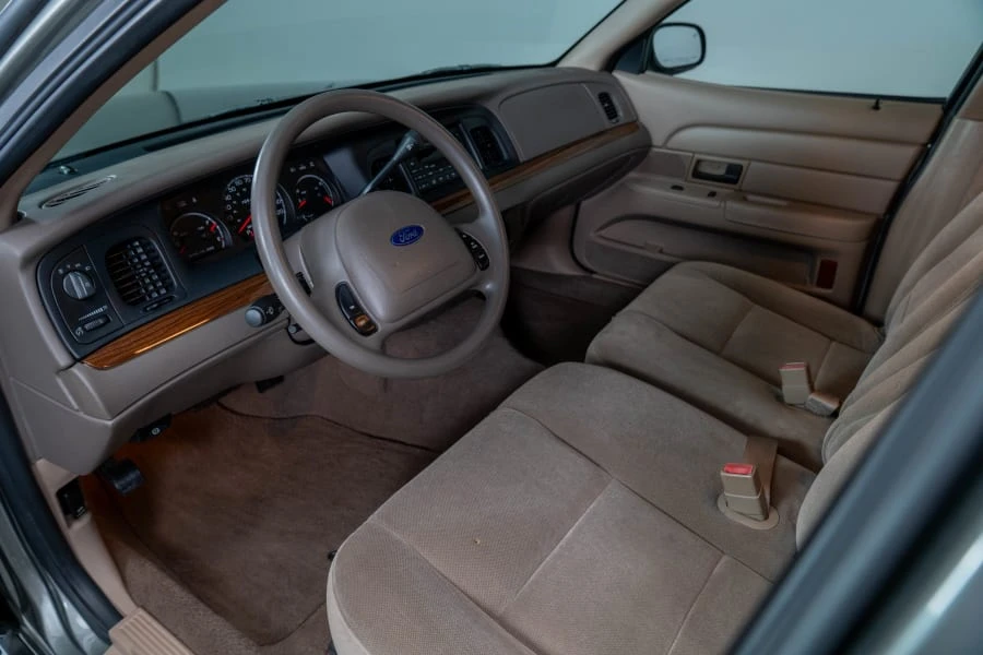 2003 Ford Crown Victoria - Image 23 of 31