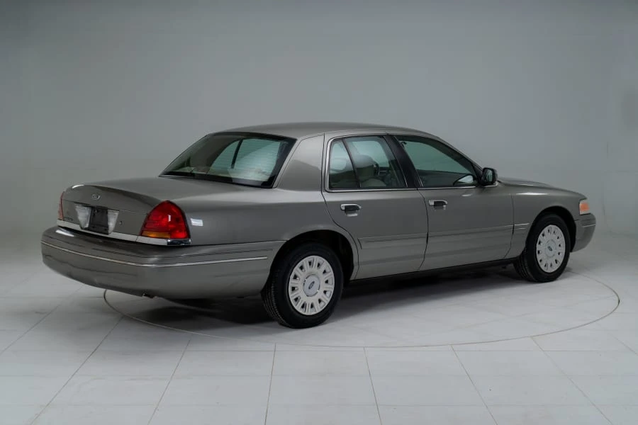 2003 Ford Crown Victoria - Image 3 of 31