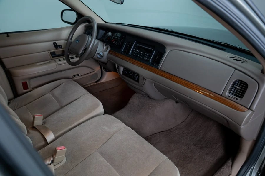 2003 Ford Crown Victoria - Image 13 of 31