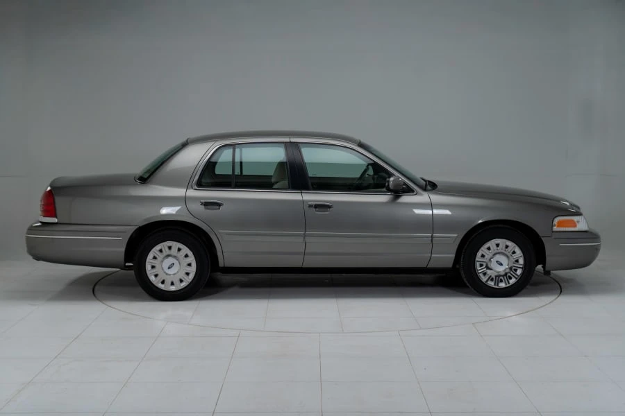2003 Ford Crown Victoria - Image 8 of 31
