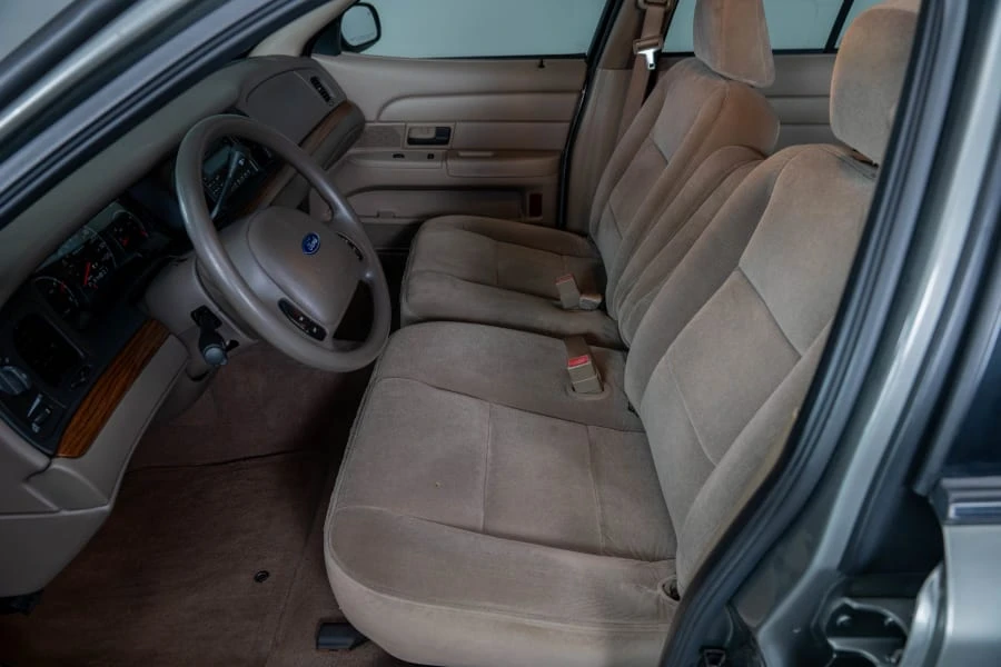 2003 Ford Crown Victoria - Image 18 of 31