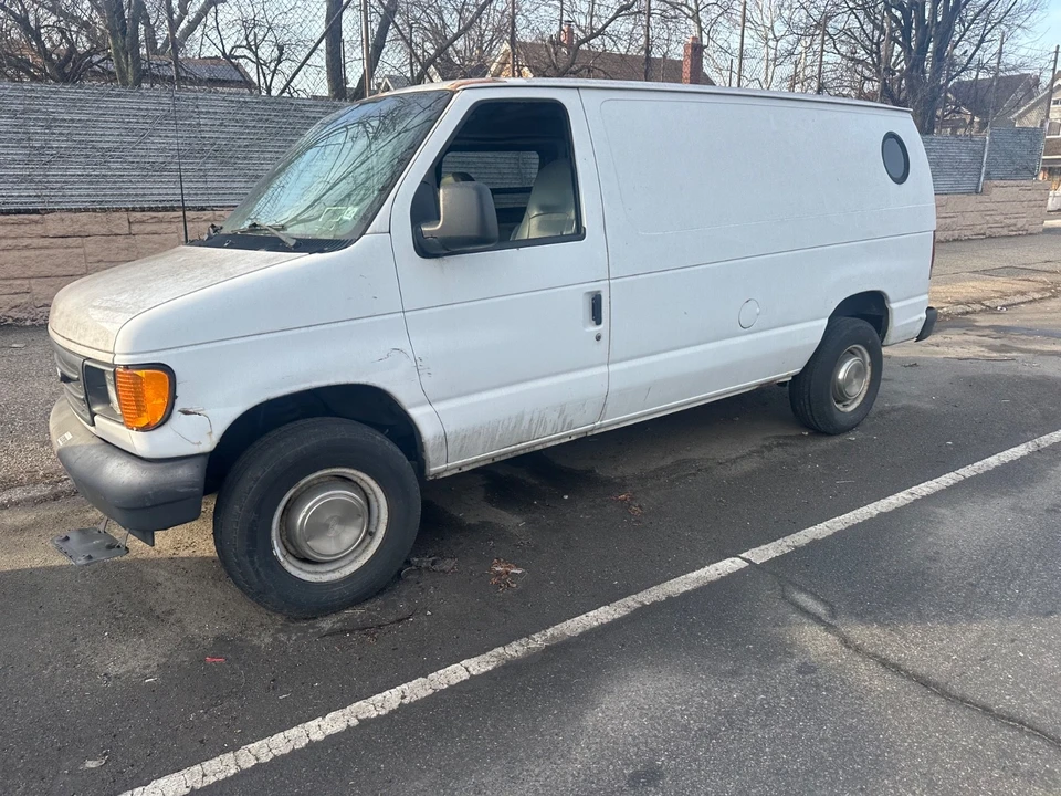 2003 Ford Econoline Van - Image 2 of 21