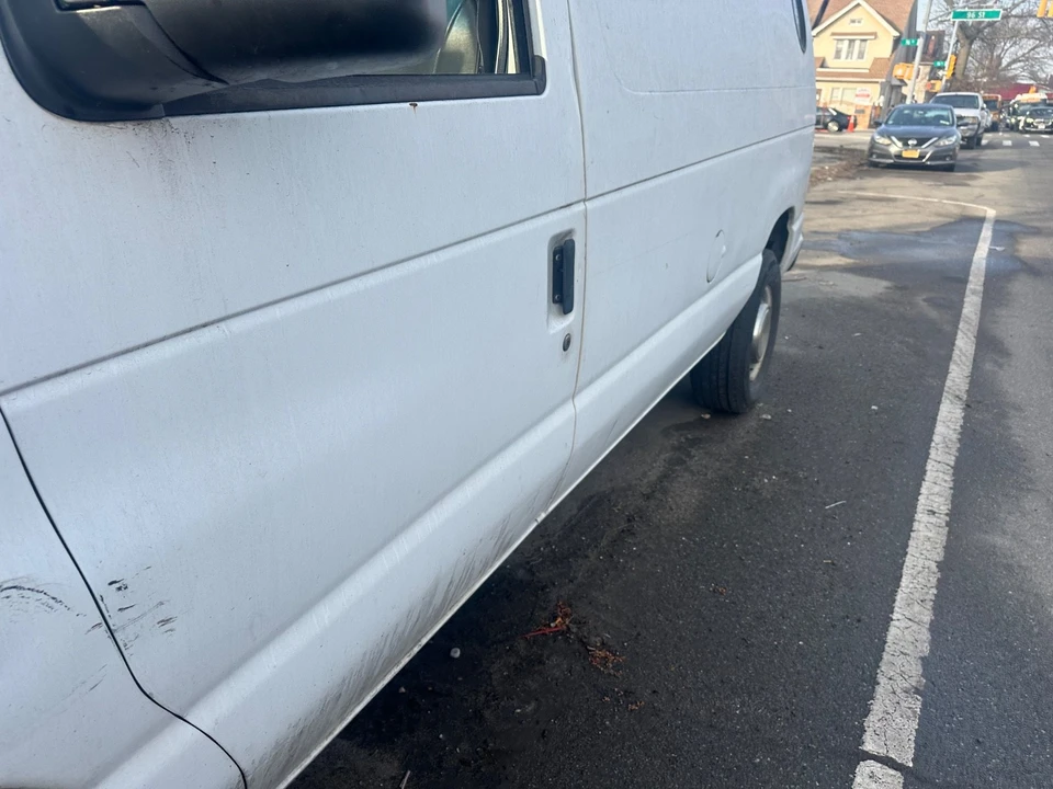 2003 Ford Econoline Van - Image 11 of 21