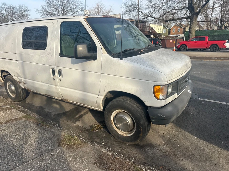 2003 Ford Econoline Van - Image 8 of 21