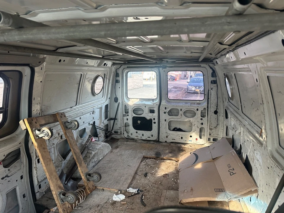 2003 Ford Econoline Van - Image 18 of 21