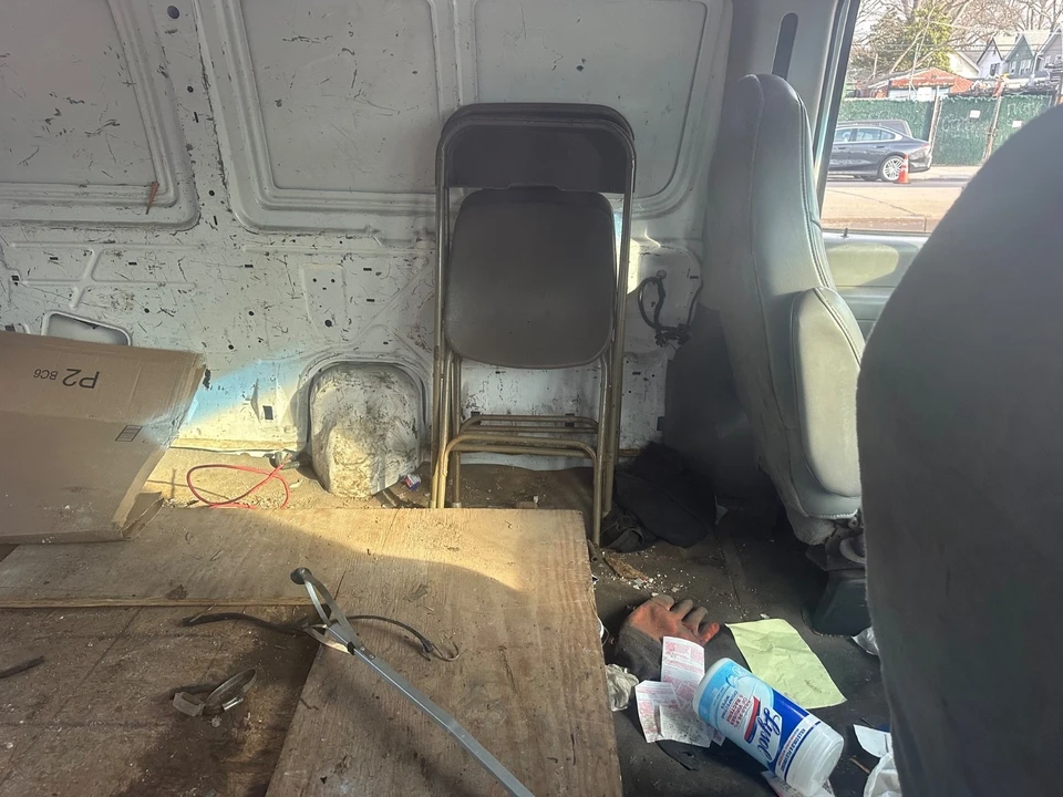 2003 Ford Econoline Van - Image 16 of 21