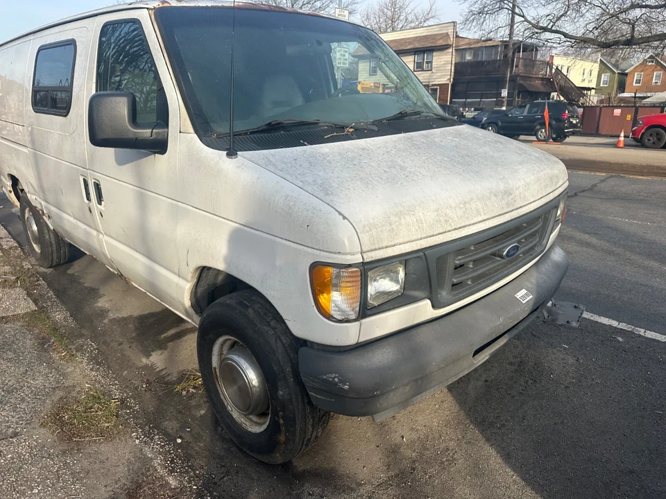2003 Ford Econoline Van - Image 9 of 21