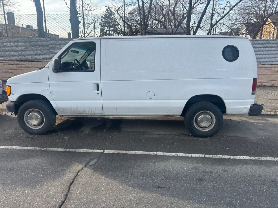 2003 Ford Econoline Van - Image 3 of 21