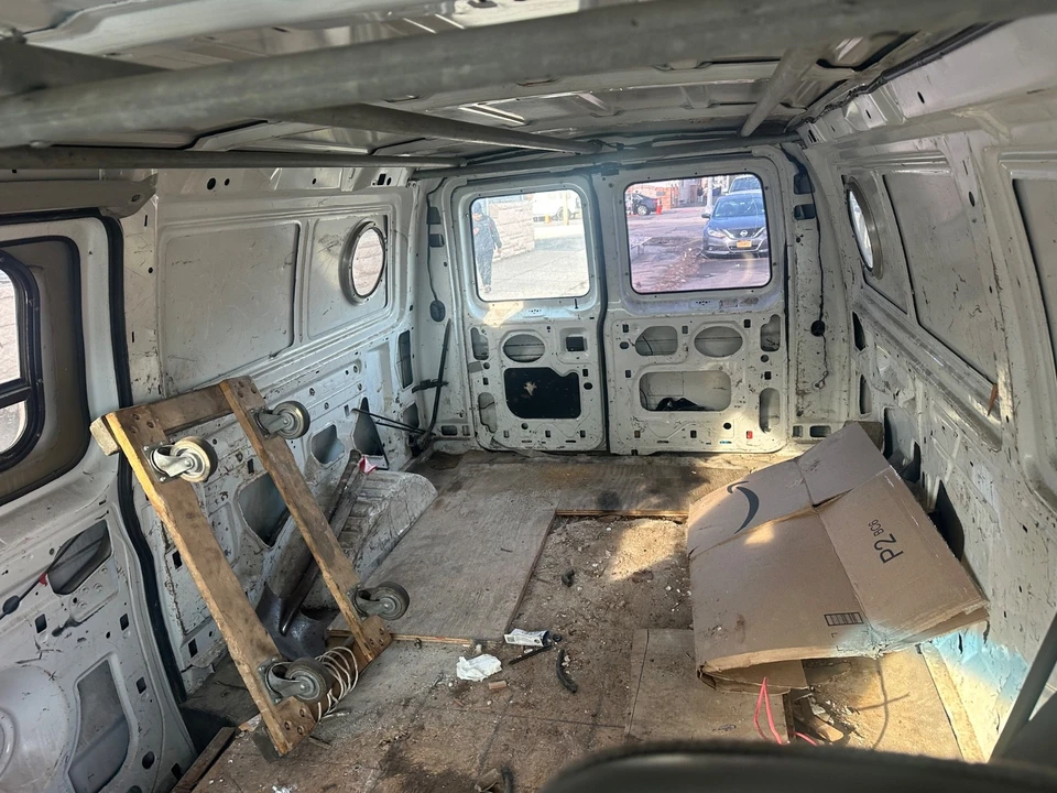 2003 Ford Econoline Van - Image 17 of 21