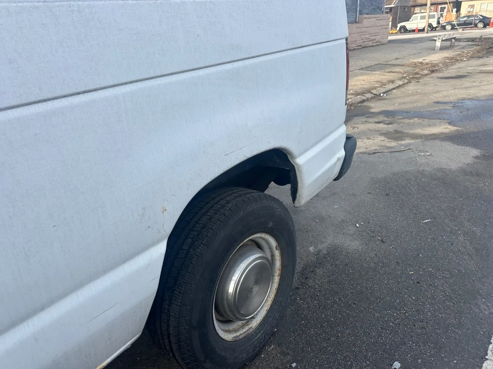 2003 Ford Econoline Van - Image 12 of 21