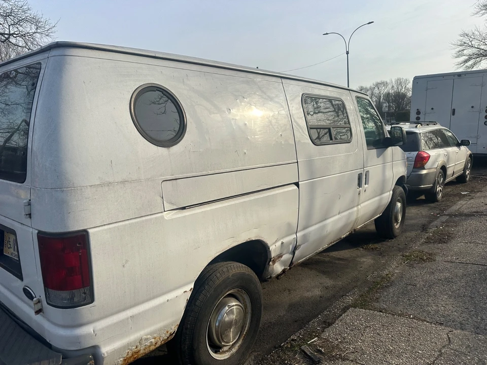 2003 Ford Econoline Van - Image 6 of 21