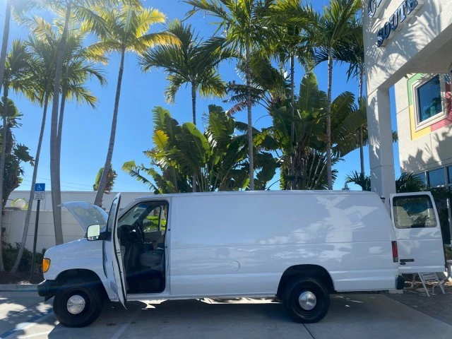 2003 Ford Econoline Van - Image 9 of 21