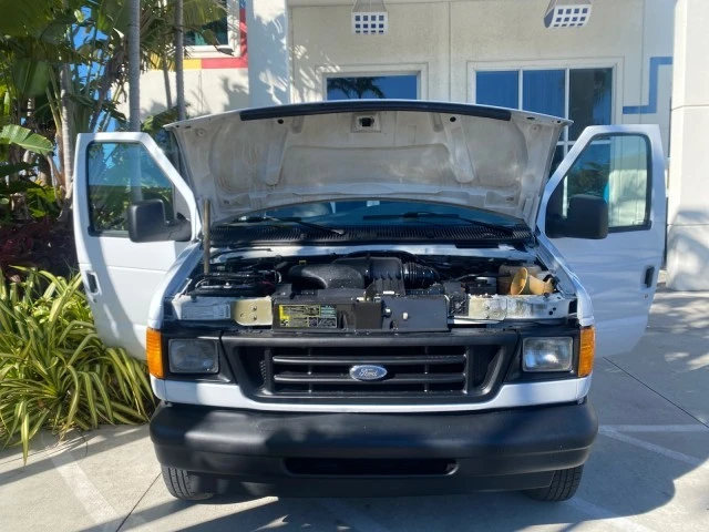 2003 Ford Econoline Van - Image 18 of 21