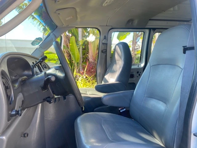 2003 Ford Econoline Van - Image 11 of 21