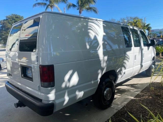 2003 Ford Econoline Van - Image 8 of 21