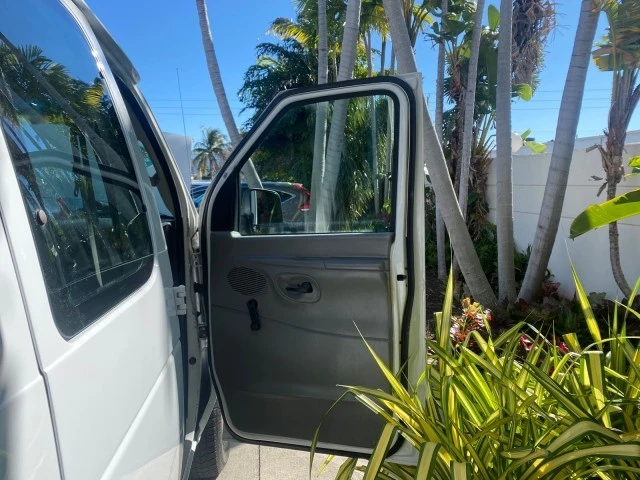 2003 Ford Econoline Van - Image 12 of 21