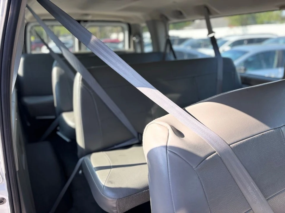2003 Ford Econoline Van - Image 16 of 21