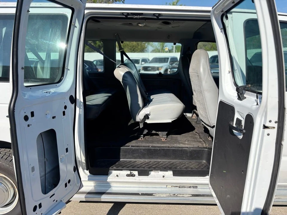 2003 Ford Econoline Van - Image 14 of 21