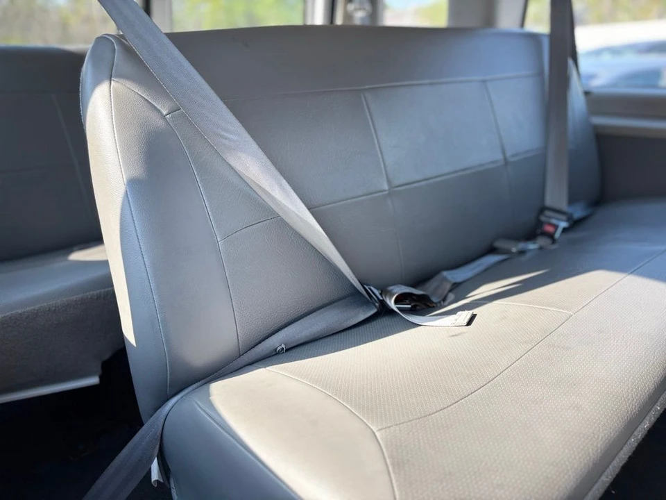 2003 Ford Econoline Van - Image 18 of 21