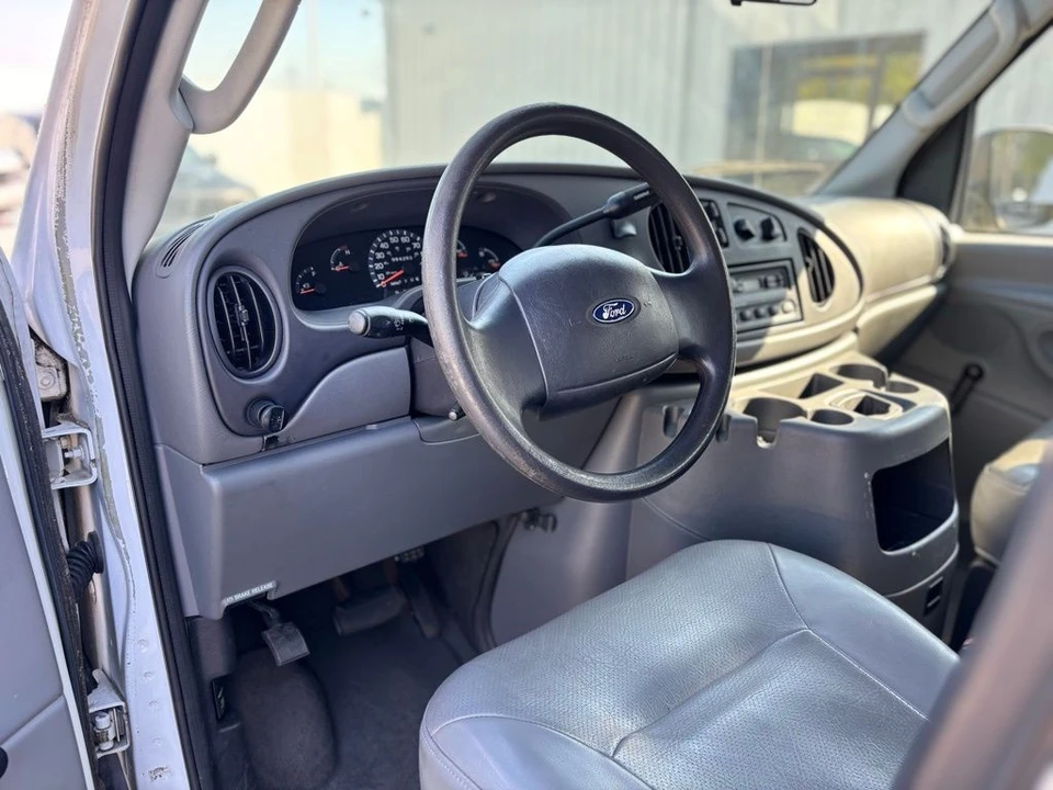 2003 Ford Econoline Van - Image 9 of 21