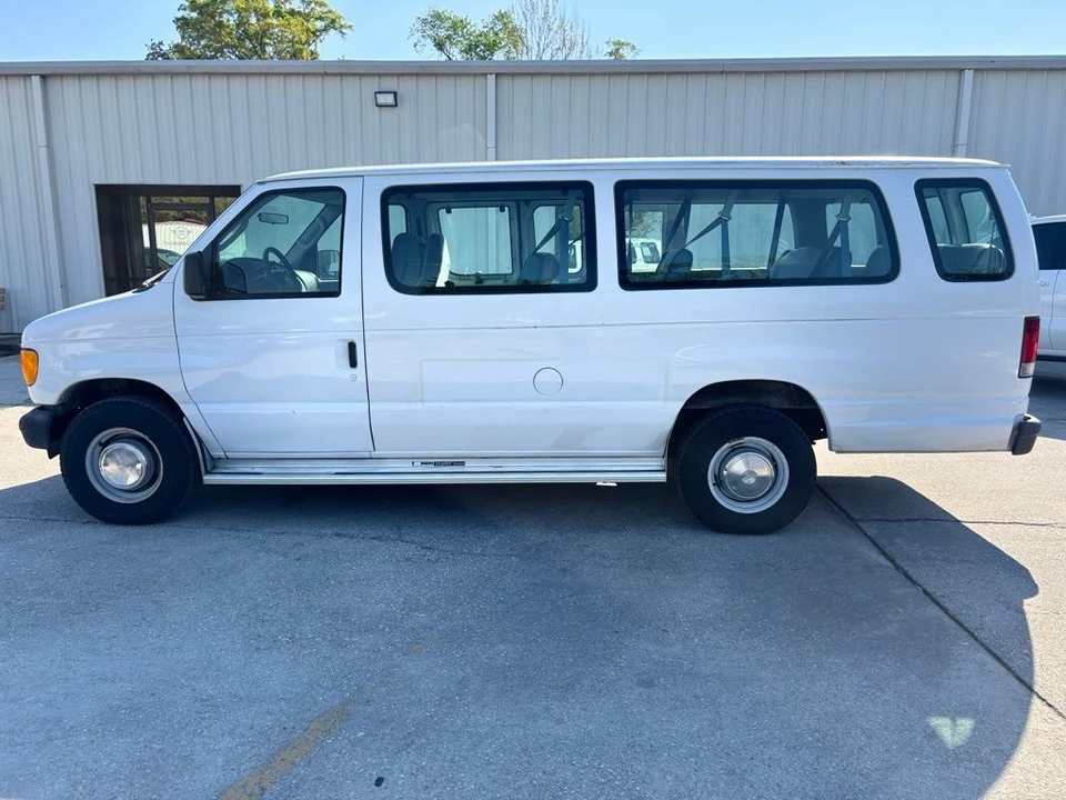 2003 Ford Econoline Van - Image 2 of 24