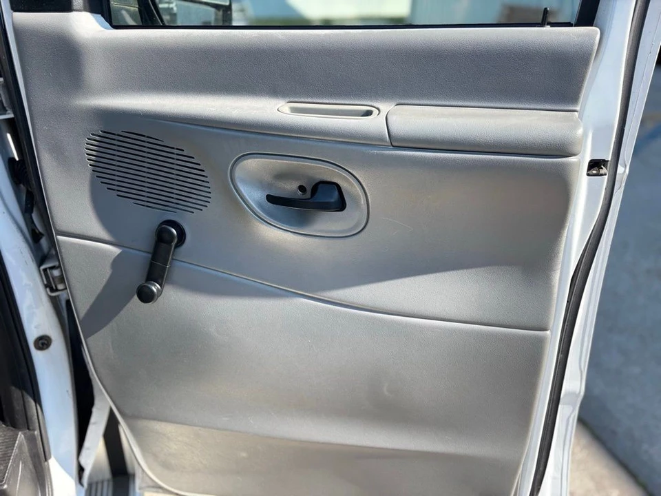 2003 Ford Econoline Van - Image 11 of 24