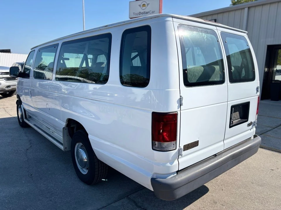2003 Ford Econoline Van - Image 3 of 24