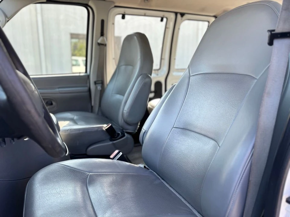2003 Ford Econoline Van - Image 10 of 24