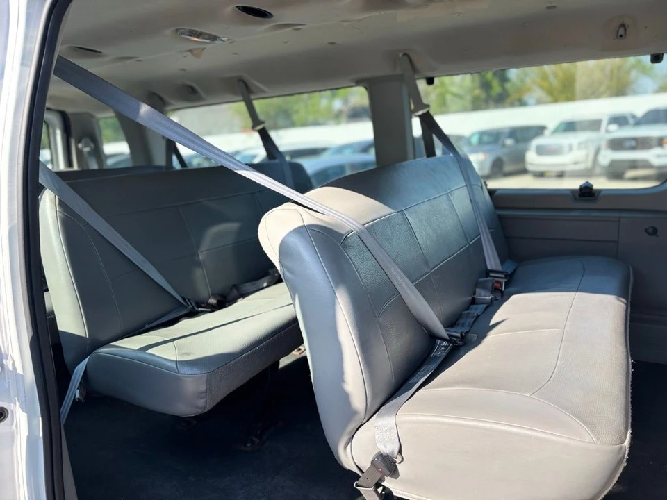 2003 Ford Econoline Van - Image 15 of 21