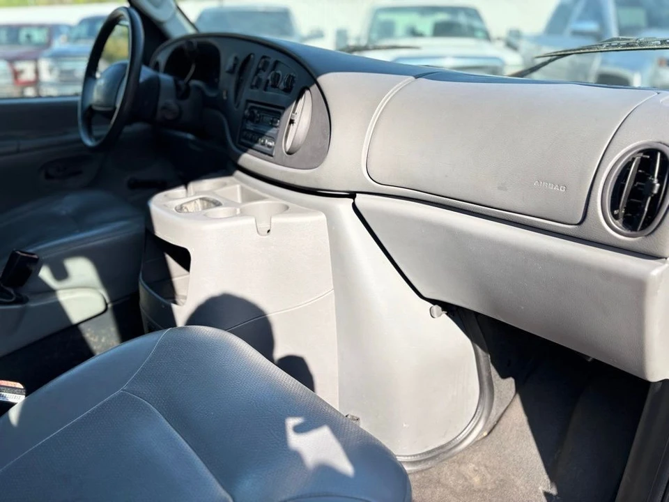 2003 Ford Econoline Van - Image 12 of 24