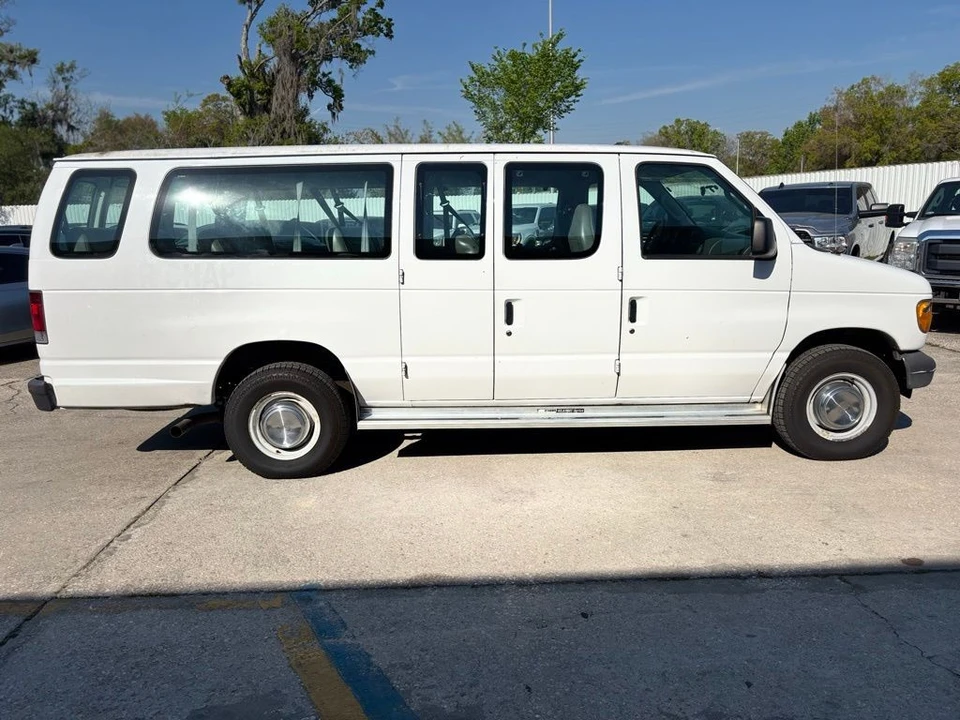 2003 Ford Econoline Van - Image 6 of 24