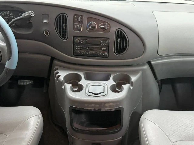 2003 Ford Econoline Van - Image 22 of 31