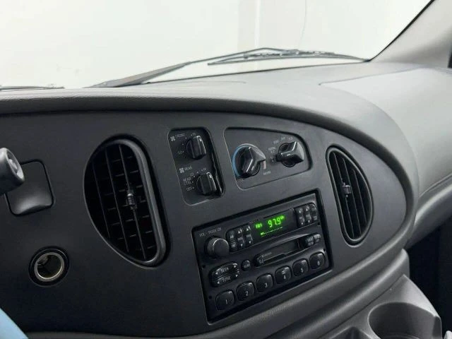 2003 Ford Econoline Van - Image 18 of 31