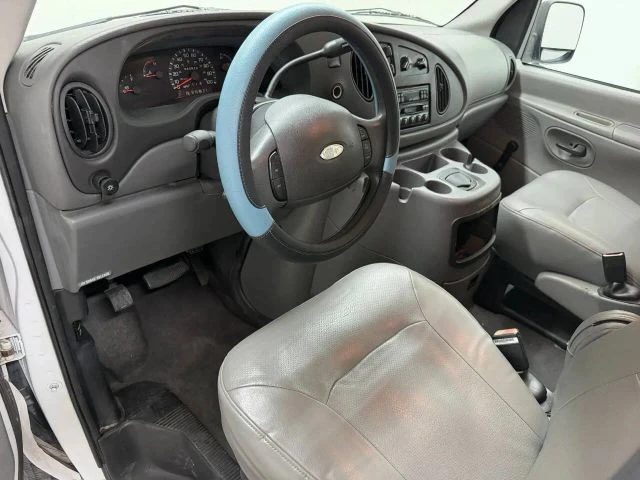 2003 Ford Econoline Van - Image 9 of 31