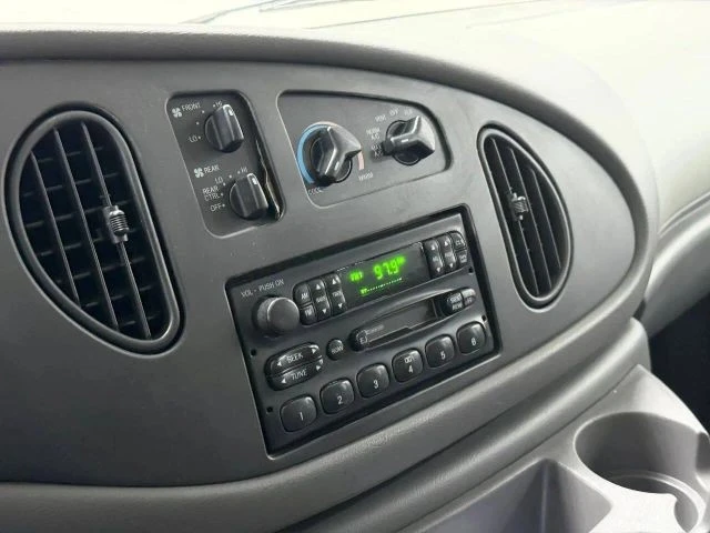 2003 Ford Econoline Van - Image 17 of 31