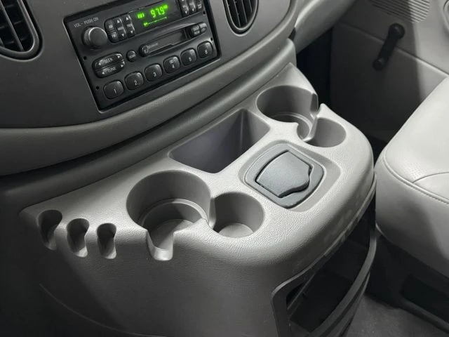2003 Ford Econoline Van - Image 19 of 31